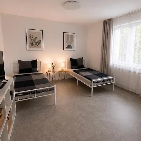 Safestaymonteurhaus-privatparkplatz