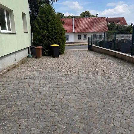 Safestaymonteurhaus-privatparkplatz